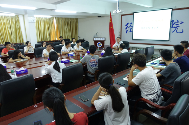 1538102804380056.jpg 副院长居占杰教授讲授思政课 - 副本.jpg