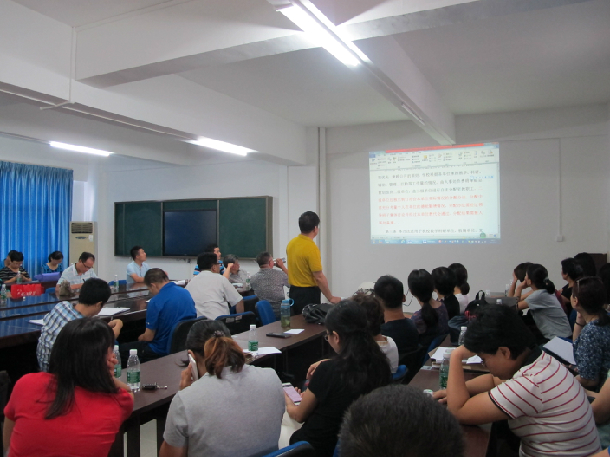 1499397794718975.jpg 陈青松书记汇报《管理学院校内津贴分配实施细则》方案制订情况.JPG