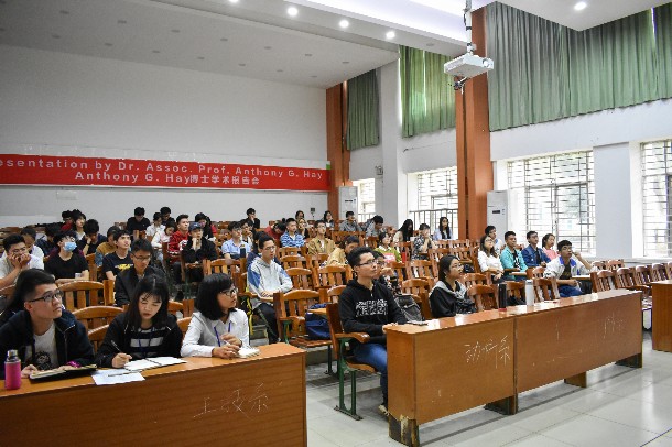 1524556483862184.jpg 与会同学认真聆听会议内容_副本(农).jpg