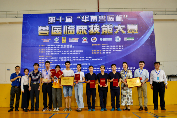 1557717883875653.jpg 我校代表队和华南农业大学代表队获特等奖.jpg
