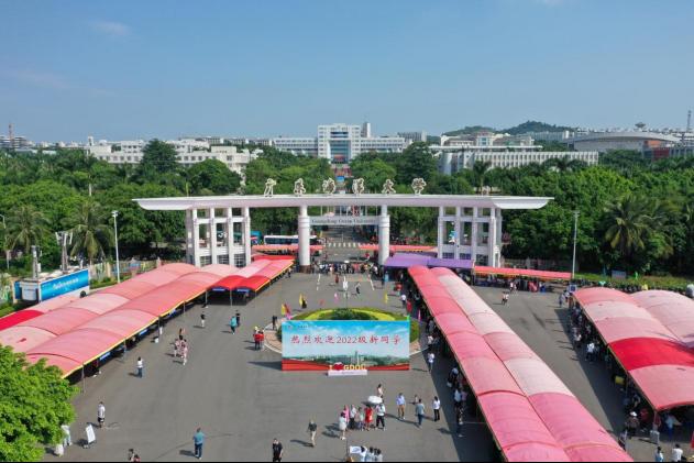 多措并举 护航迎新 逾万名2022级本科新生启梦新征程