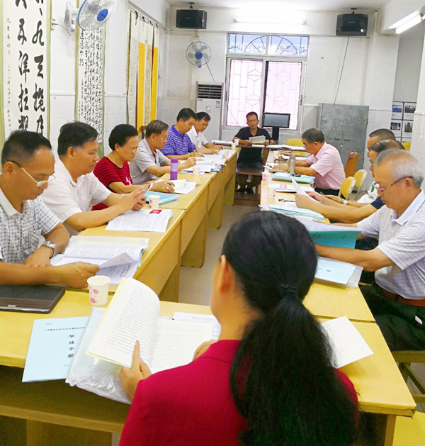 1537846127121461.jpg 离退休干部党委扩大会暨中心组学习会(2018.9.19).jpg