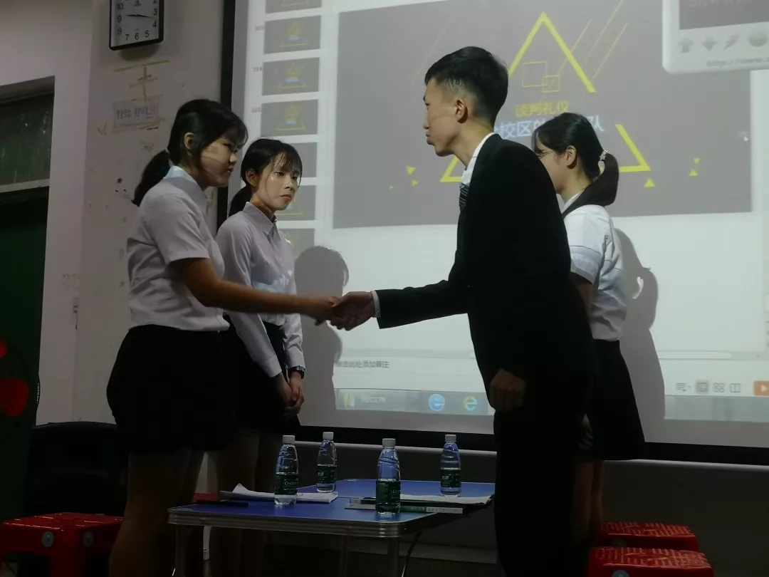 1559800280115626.jpg 商务礼仪决赛.jpg