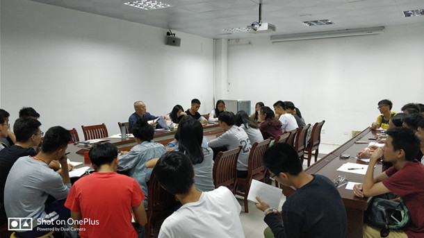 1511232926993862.jpg 柯伟副书记主持学生干部座谈会_副本.jpg