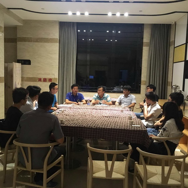 1504666896887874.jpg 13-与学生召开座谈会.jpg