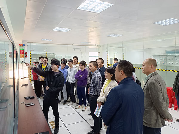 说明: C:\Users\gdouh\Desktop\湛江港(集团)股份有限公司到我校调研\22.jpg