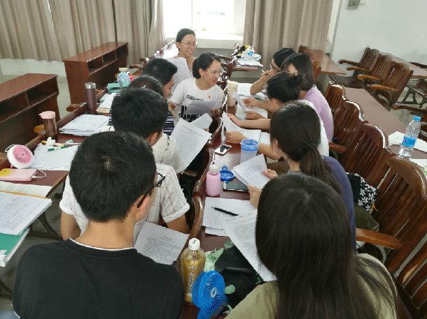 1497325286127774.jpg 党校学员开展小组讨论.jpg