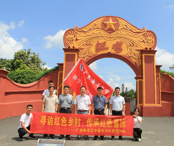 1532921751102660.jpg 彭书记和我校社会实践团队合影.jpg