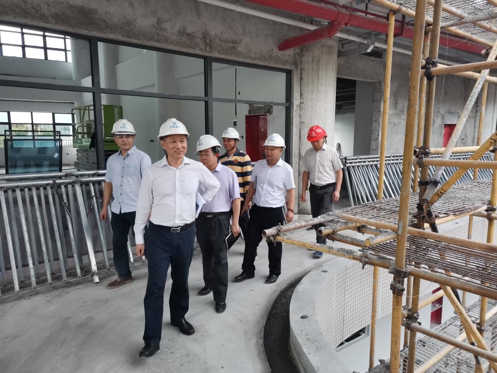 副校长邓逢光调研基建、后勤、保卫工作