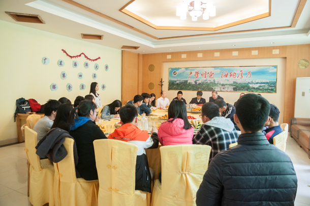 座谈会现场－缩小.jpg
