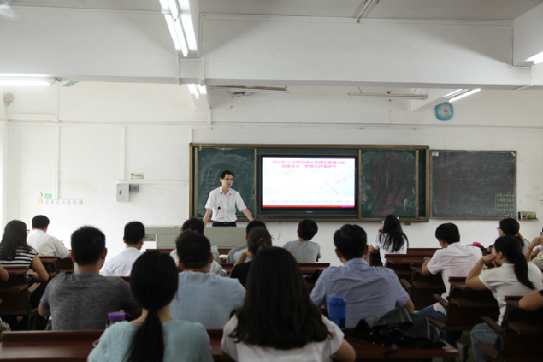 1496638304774615.jpg 杜军教授为管理学院师生作学术报告.JPG