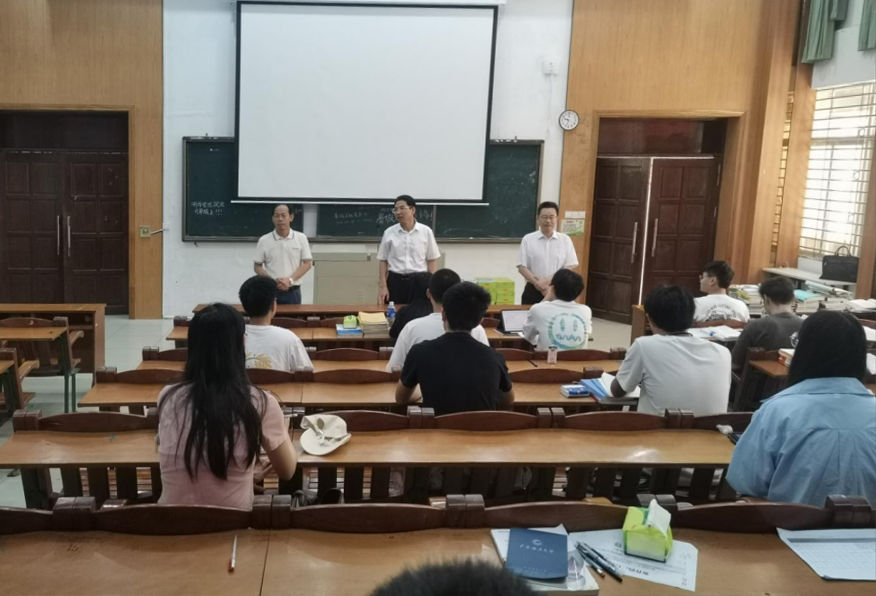 校领导走访慰问在校考研复习学生