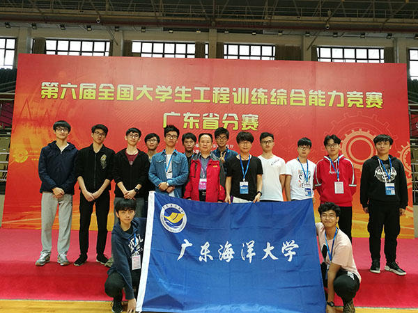 1547519311548698.jpg 我校代表队在参赛现场合影1.jpg
