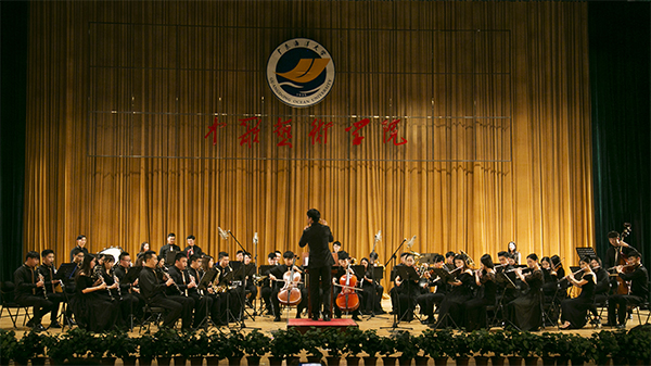 1512352344113302.jpg “海之韵”交响管乐团现场演奏.jpg