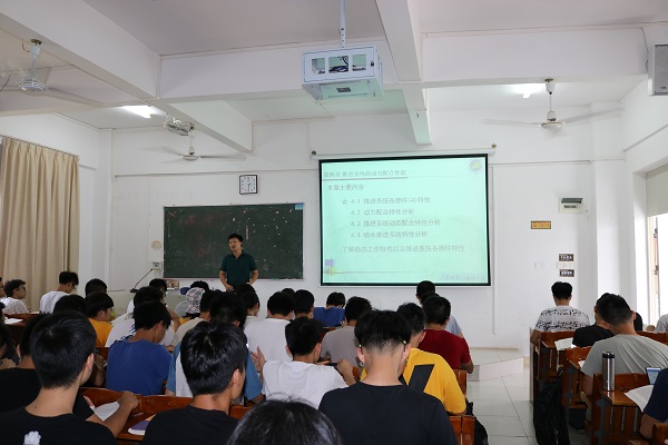 1526455428136410.jpg 黄老师授课.jpg