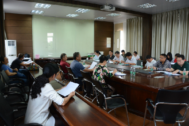1495152227393353.jpg 2017年5月17日学院党委中心组学习照片.jpg