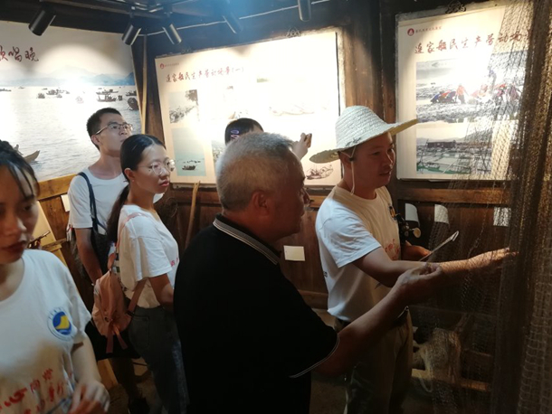 参观溪邳村村史室_副本.jpg