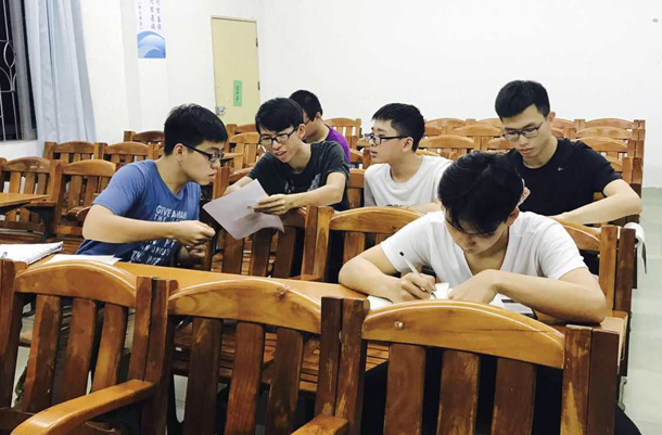 1524108688112317.jpg 复件 数学小组自主自习和讨论.jpg