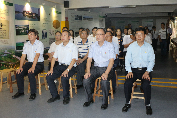 1571402130129146.jpg 观看纪录片_副本.jpg
