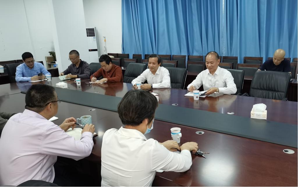 潘新祥率队调研校园条件建设