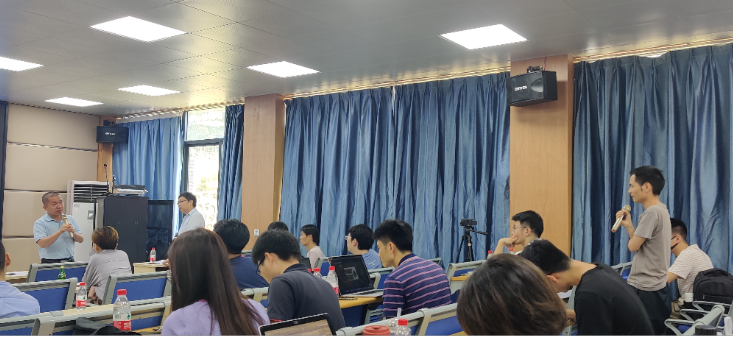 与会师生热烈交流讨论